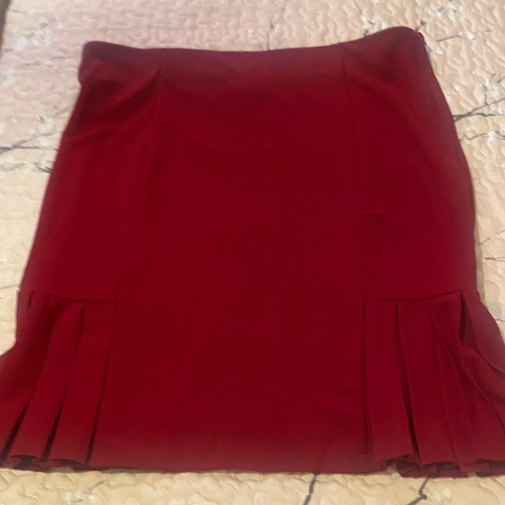 SHEIN Red Pleated Mini Skirt with Button Tab Details - Picture 5 of 6